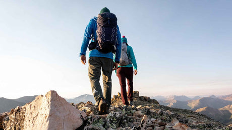 ¿Cómo empacar una mochila para montaña y que no te lastime la espalda?