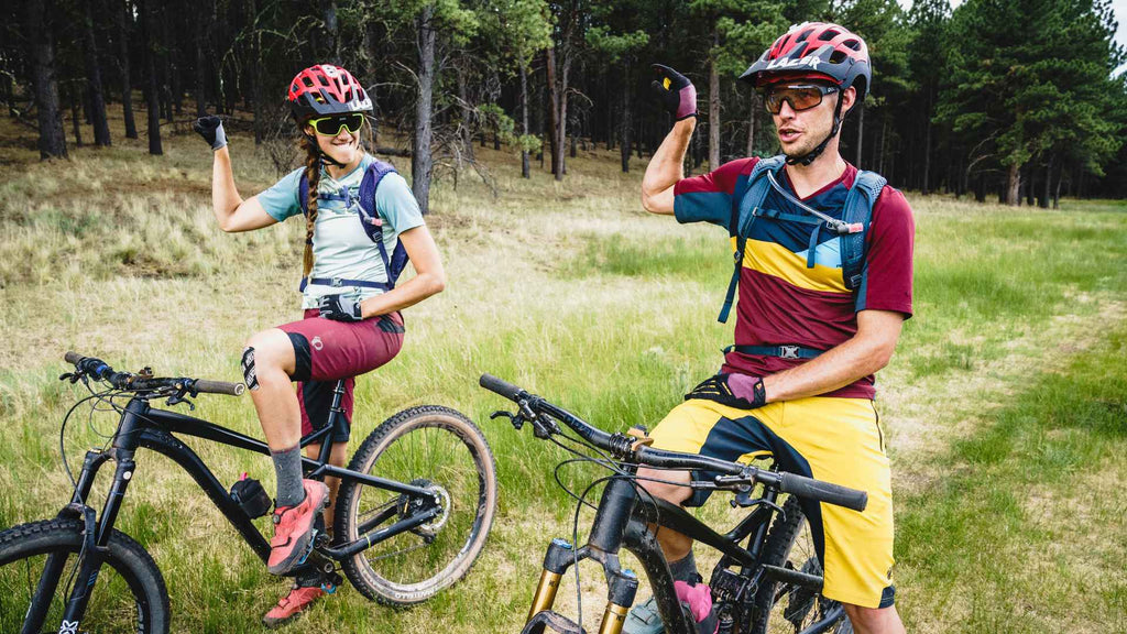 Los accesorios para ciclismo de montaña que sí o sí debes tener